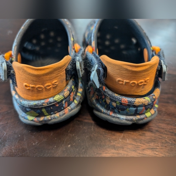 Crocs, Kids 10, Paint Splatter Design with Adjustable Straps, GUC - Picture 3 of 6